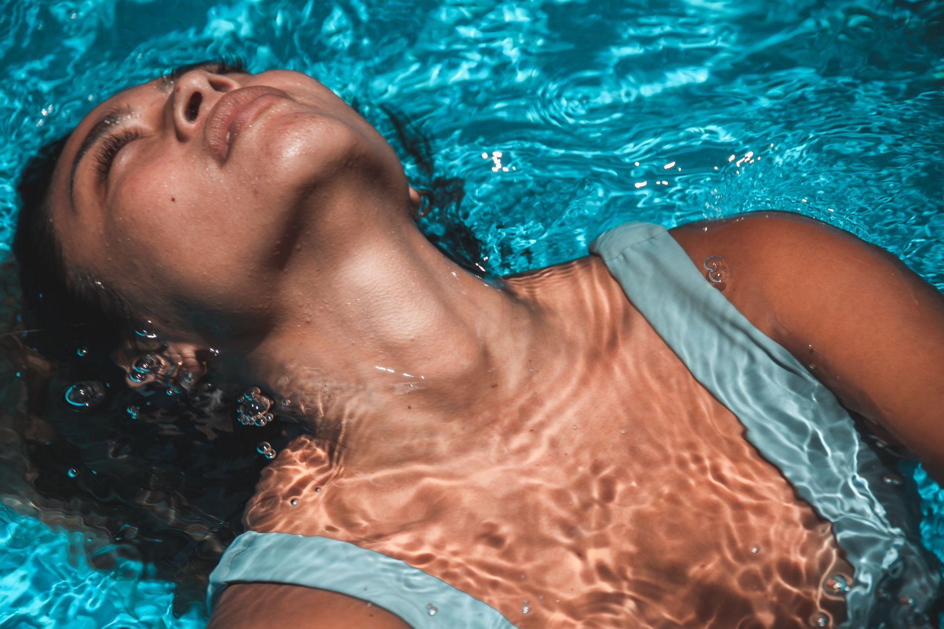 Effets de l'eau de mer et du chlore sur la peau